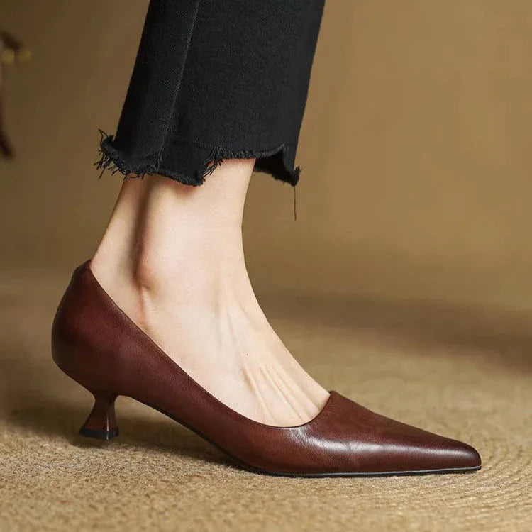 Sarah | Refined Pointed Toe Leather Pumps - MABEL LONDON