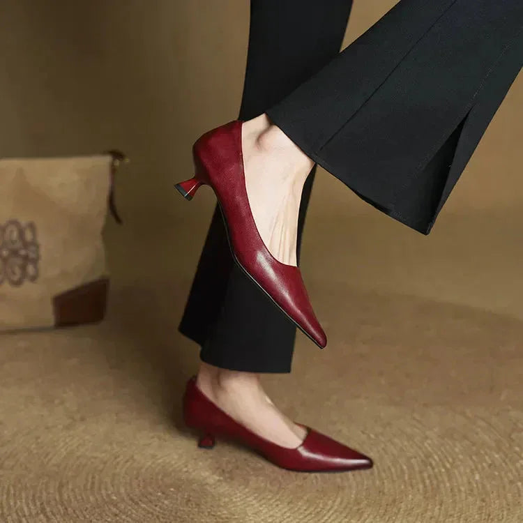 Sarah | Refined Pointed Toe Leather Pumps - MABEL LONDON
