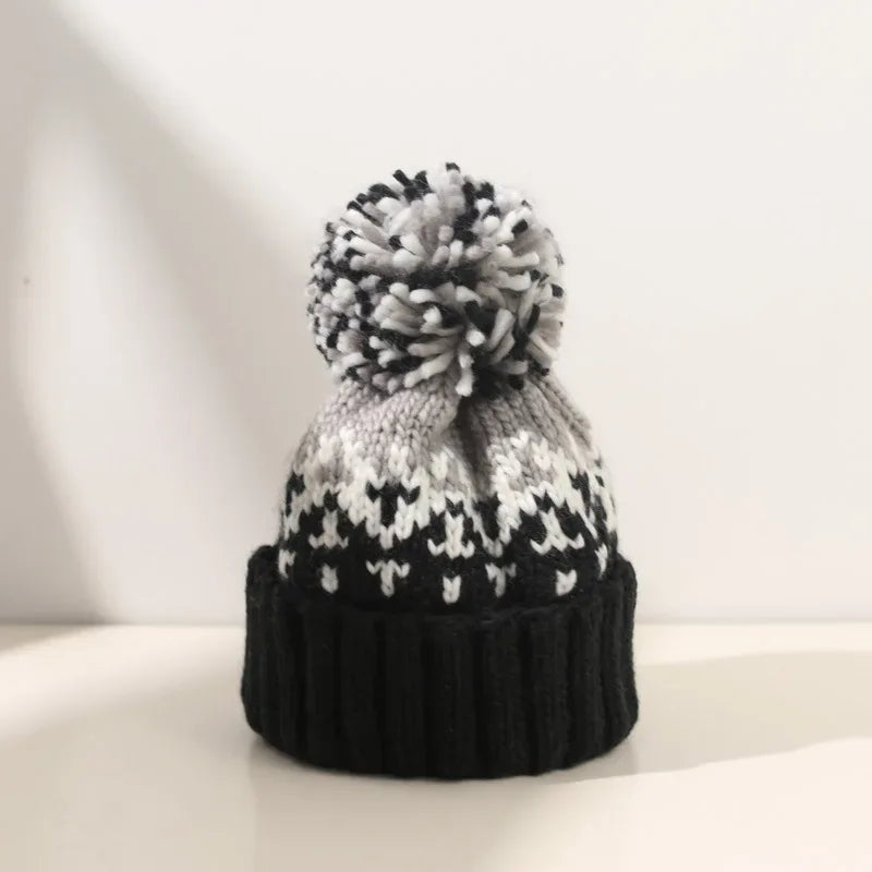 TAMARA™– Cozy Snowflake Pom Beanie - MABEL LONDON
