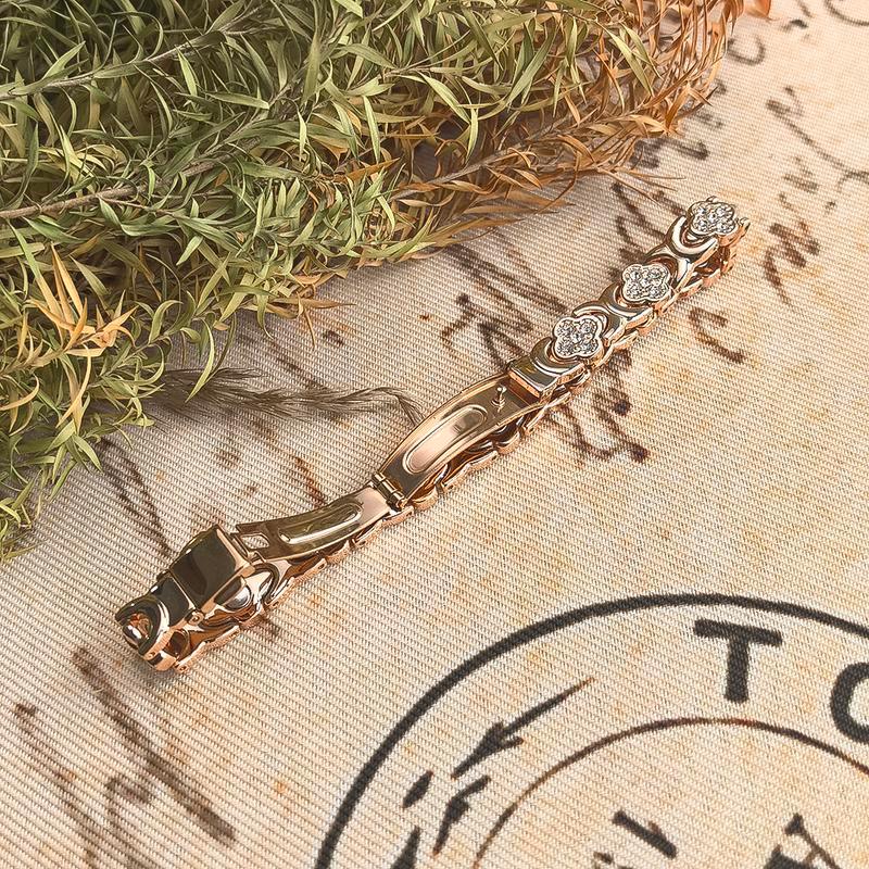 AURELIA™ – Elegant Magnetic Copper Bangle - MABEL LONDON